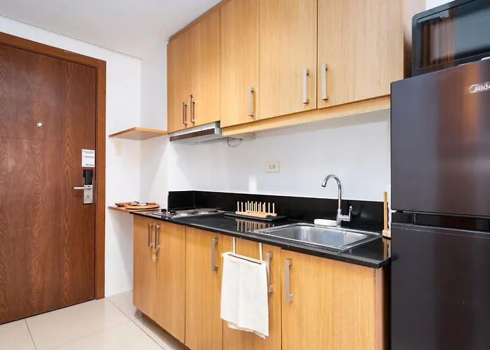 Brand New Japandi 1br With Pool View Near Moa & Naia Manila